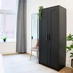 Spacious In Bed And Coffe Apartment *