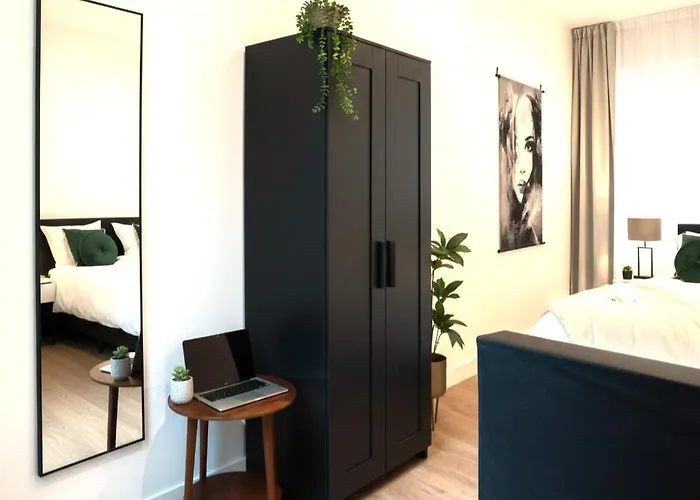 Spacious In Bed And Coffe *